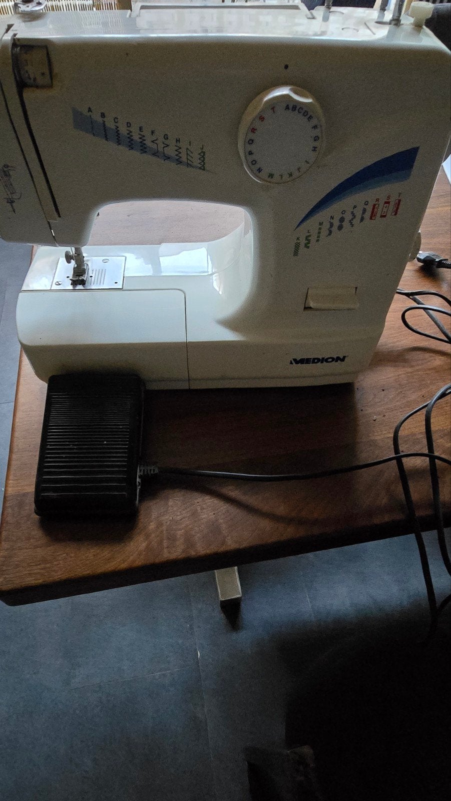 Medion Naaimachine - Gebruikt maar functioneel, Hobby en Vrije tijd, Naaimachines en Toebehoren, Ophalen of Verzenden, Gebruikt