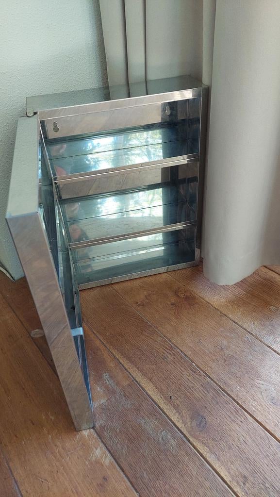 Metalen Spiegelkastje met Slot - 35x45x15 cm, Ophalen of Verzenden, Zo goed als nieuw, Grijs, Overige typen