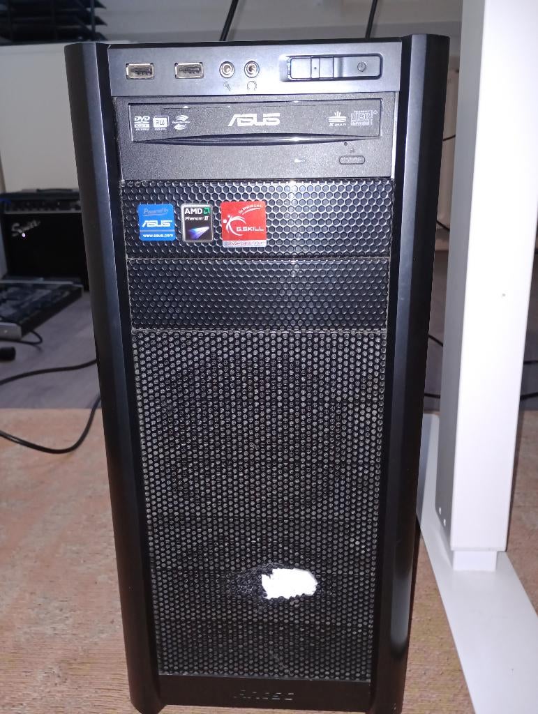 Desktop PC met gaming videokaart en monitor, Computers en Software, Desktop Pc's, Gebruikt, 3 tot 4 Ghz, HDD, SSD, 16 GB, Met videokaart
