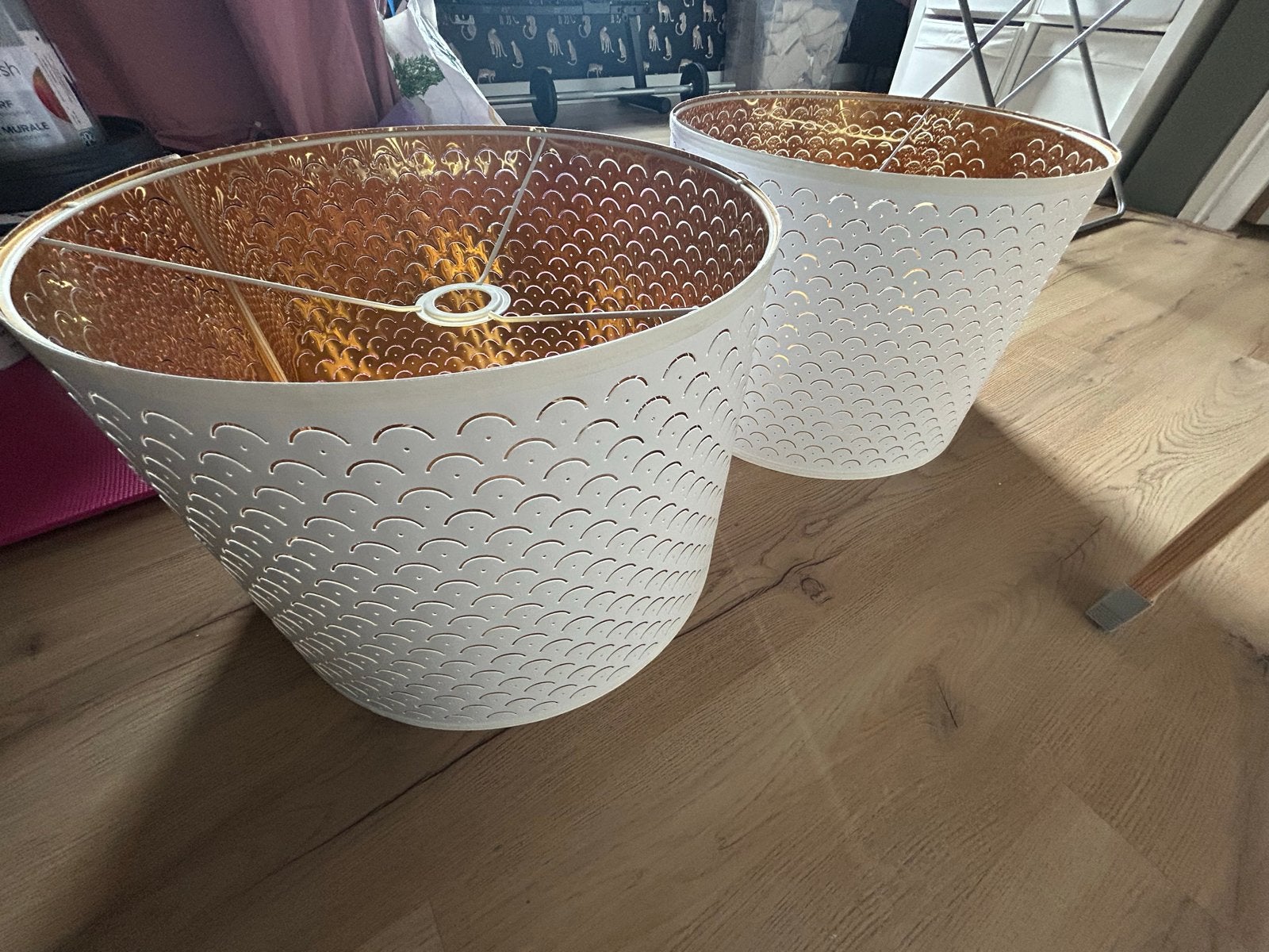 Set van 2 Witte en gouden lampenkappen, Ophalen, Zo goed als nieuw, Wit, Rond