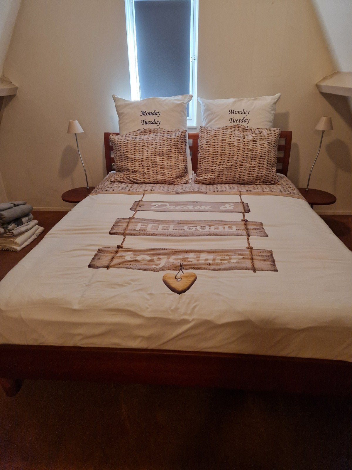 Tweepersoonsbed met kersenhouten frame en nachtkastjes, Ophalen, Gebruikt, Bruin, Tweepersoons