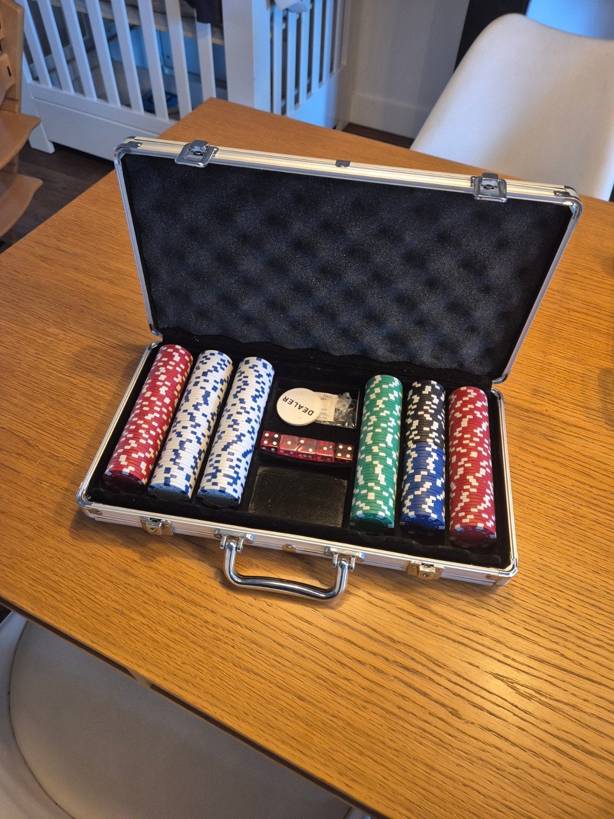 Pokerset in koffer, Drie of vier spelers, Ophalen, Gebruikt, Onbekend