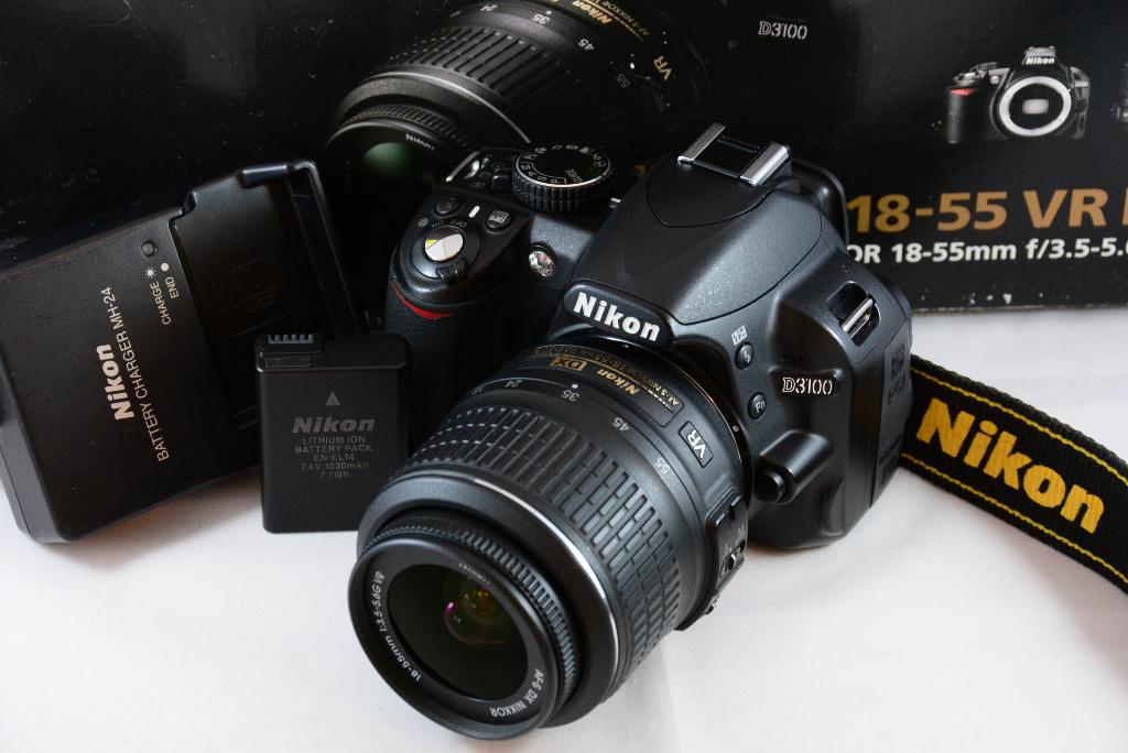 Nikon D3100 met 18-55mm VR kitlens in TOP STAAT, 14 Megapixel, Gebruikt, Ophalen of Verzenden, Nikon
