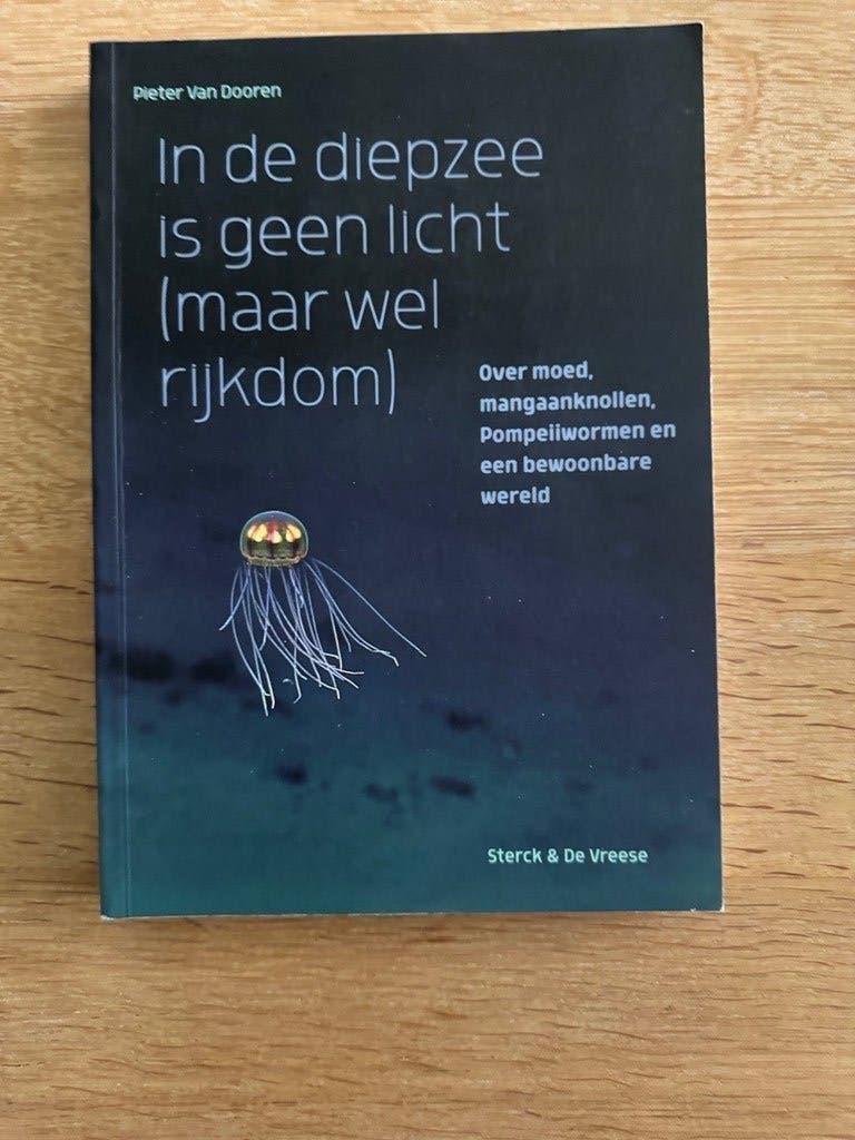 In de diepzee is geen licht   Pieter van Dooren, Ophalen of Verzenden, Zo goed als nieuw