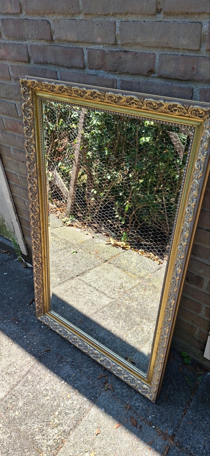 Grote spiegel met sierlijke gouden lijst, Ophalen, Gebruikt, 100 tot 150 cm, Rechthoekig