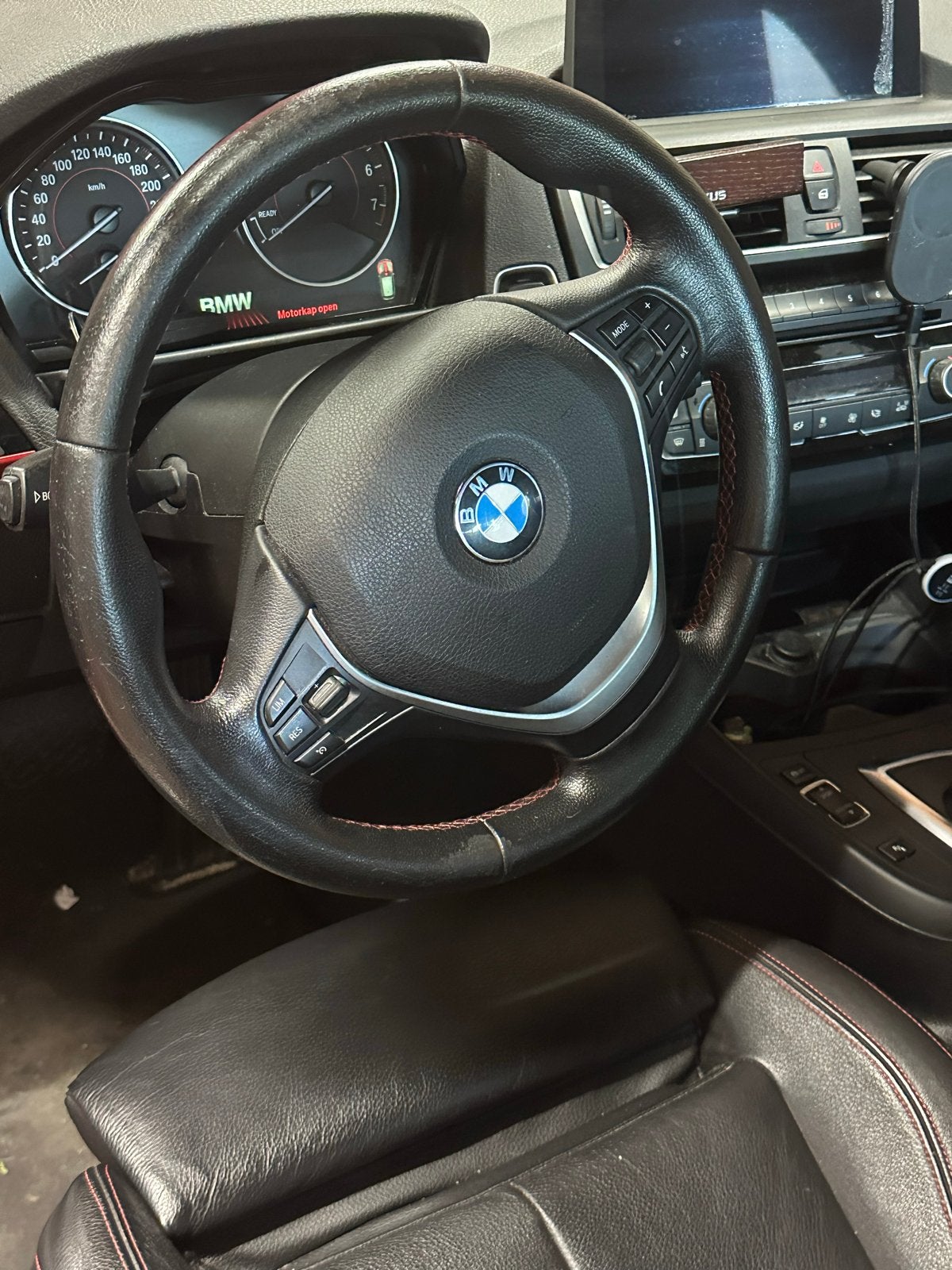 BMW 1-Serie 1.5 118I 5DR AUT 2015 Rood, 1295 kg, Origineel Nederlands, 650 kg, Particulier