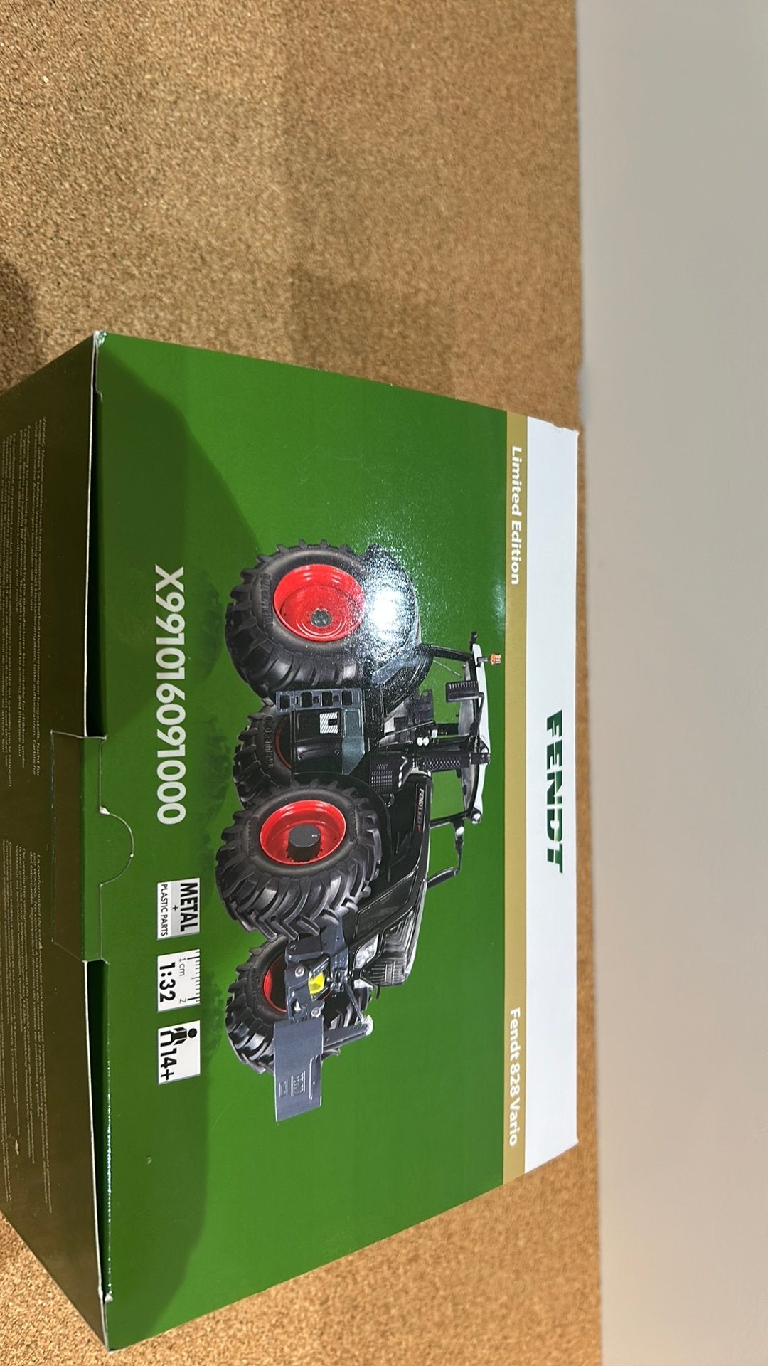 Fendt 828 black 1:32, Ophalen of Verzenden, Zo goed als nieuw, Tractor of Landbouw, Overige merken