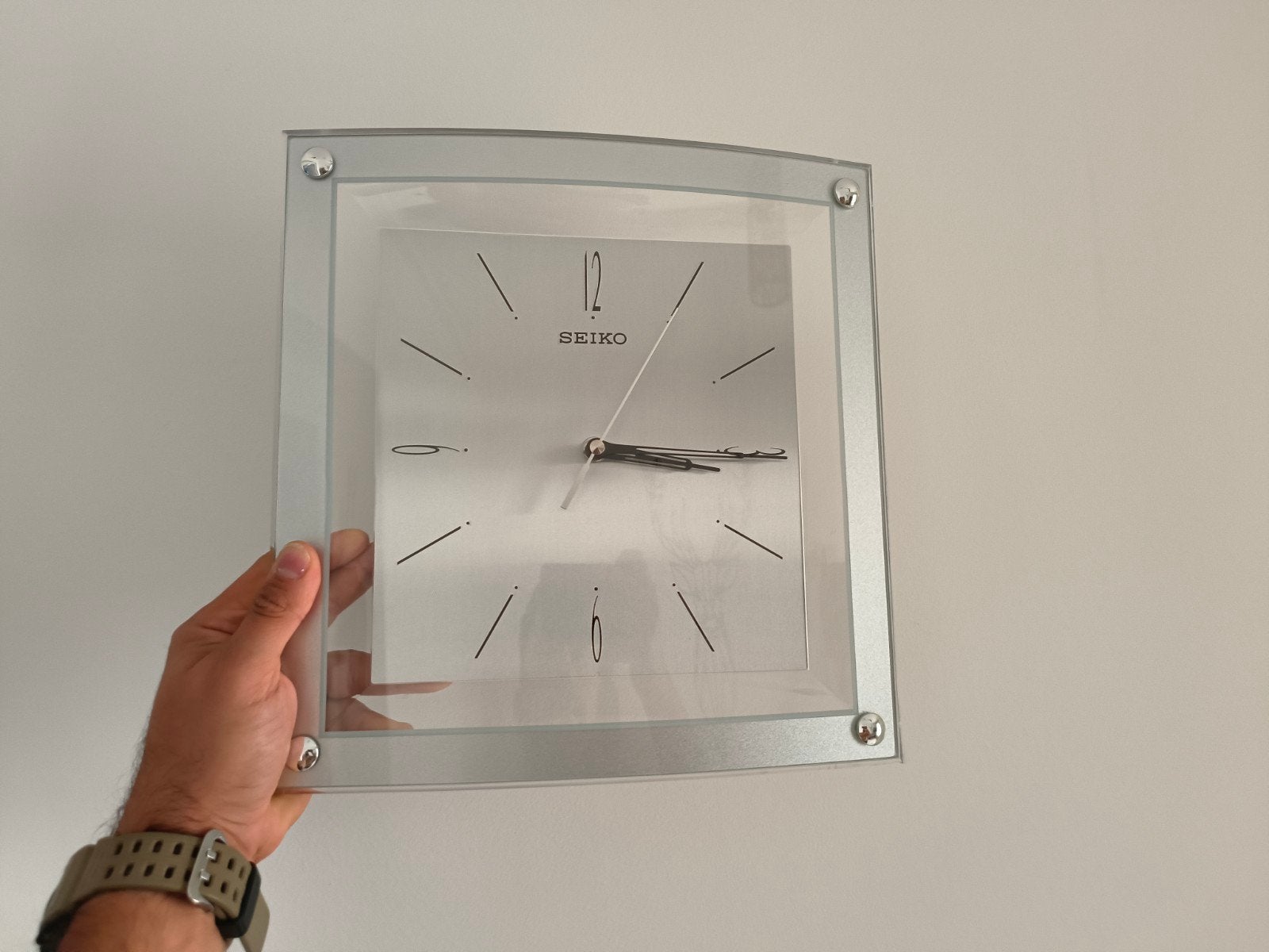 Stijlvolle Seiko wandklok - Modern design, Huis en Inrichting, Woonaccessoires | Klokken, Ophalen of Verzenden