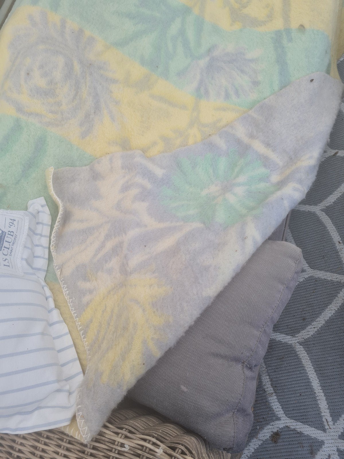 Wollen deken pastel met bloemenprint, Huis en Inrichting, Woonaccessoires | Plaids en Woondekens, Ophalen of Verzenden