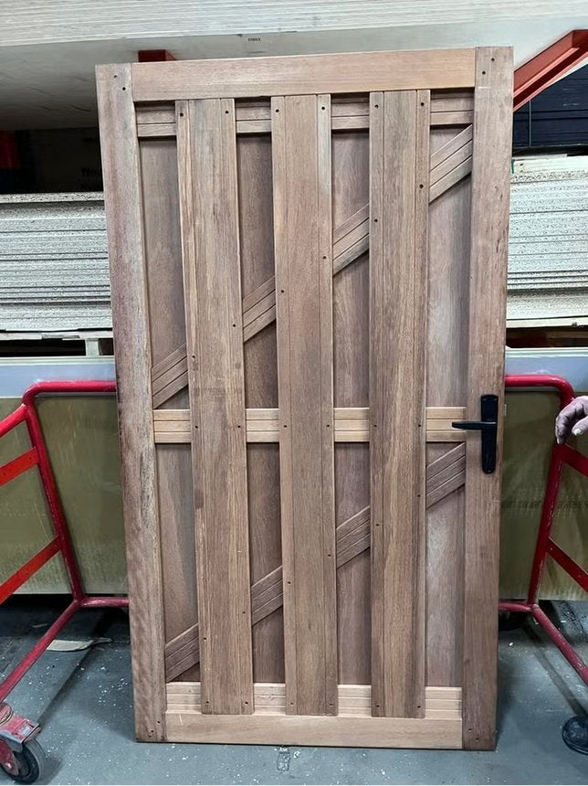 Poortdeur/schuttingdeur hardhout incl beslag 80x180 €200, Ophalen, Minder dan 100 cm, Zo goed als nieuw, Draaipoort