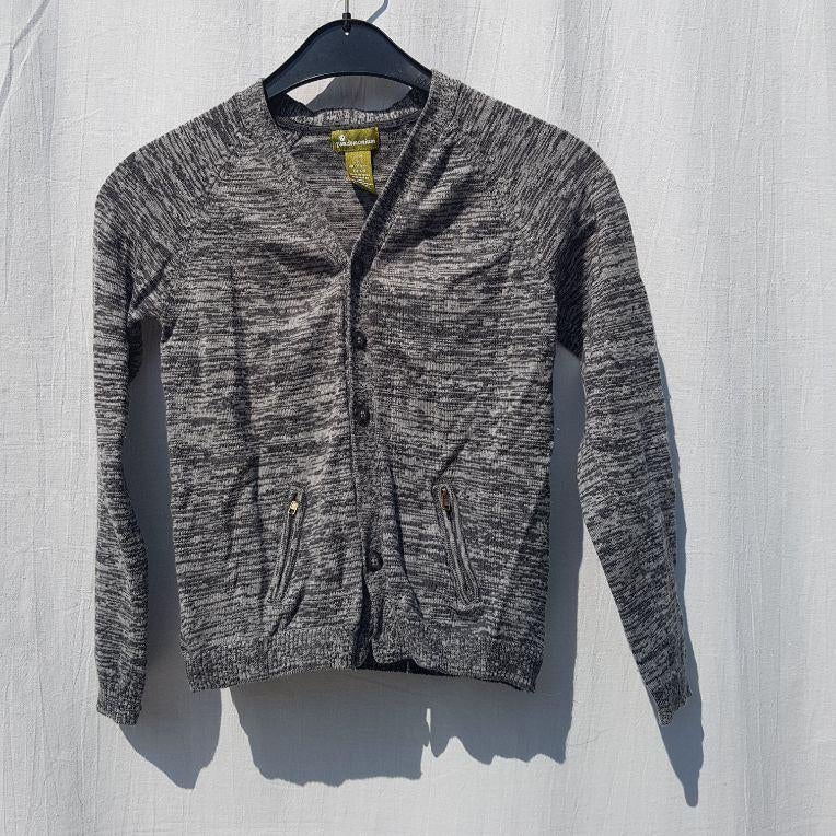 Leuk grijs jongens vest. Mt 128. Merk Pandemonium, ., Trui of Vest, Ophalen of Verzenden, Zo goed als nieuw