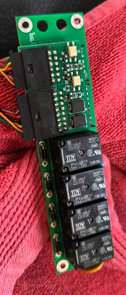 Gezocht : iemand 4 relais kan afhalen en weer solderen, Hobby en Vrije tijd, Elektronica-componenten, Ophalen of Verzenden, Gebruikt