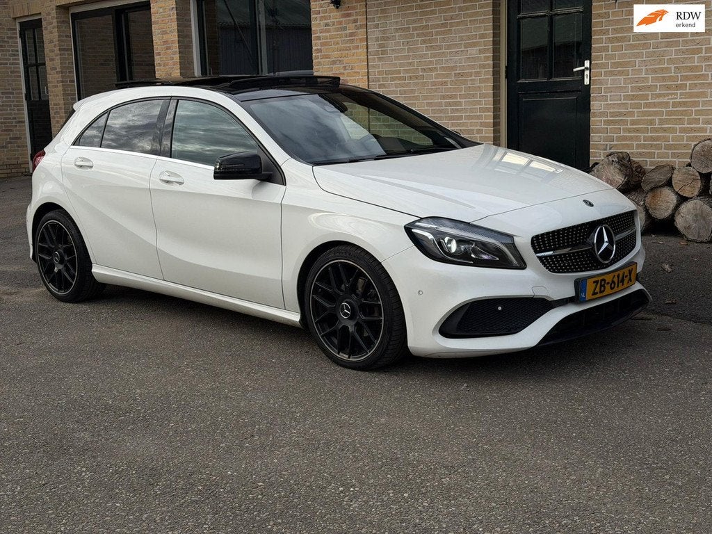 Mercedes-Benz A-klasse A200 AMG |PANO |CAMERA |CARPLAY|NAVI, Auto's, Mercedes-Benz, Gebruikt, Leder en Stof, Wit, 1595 cc