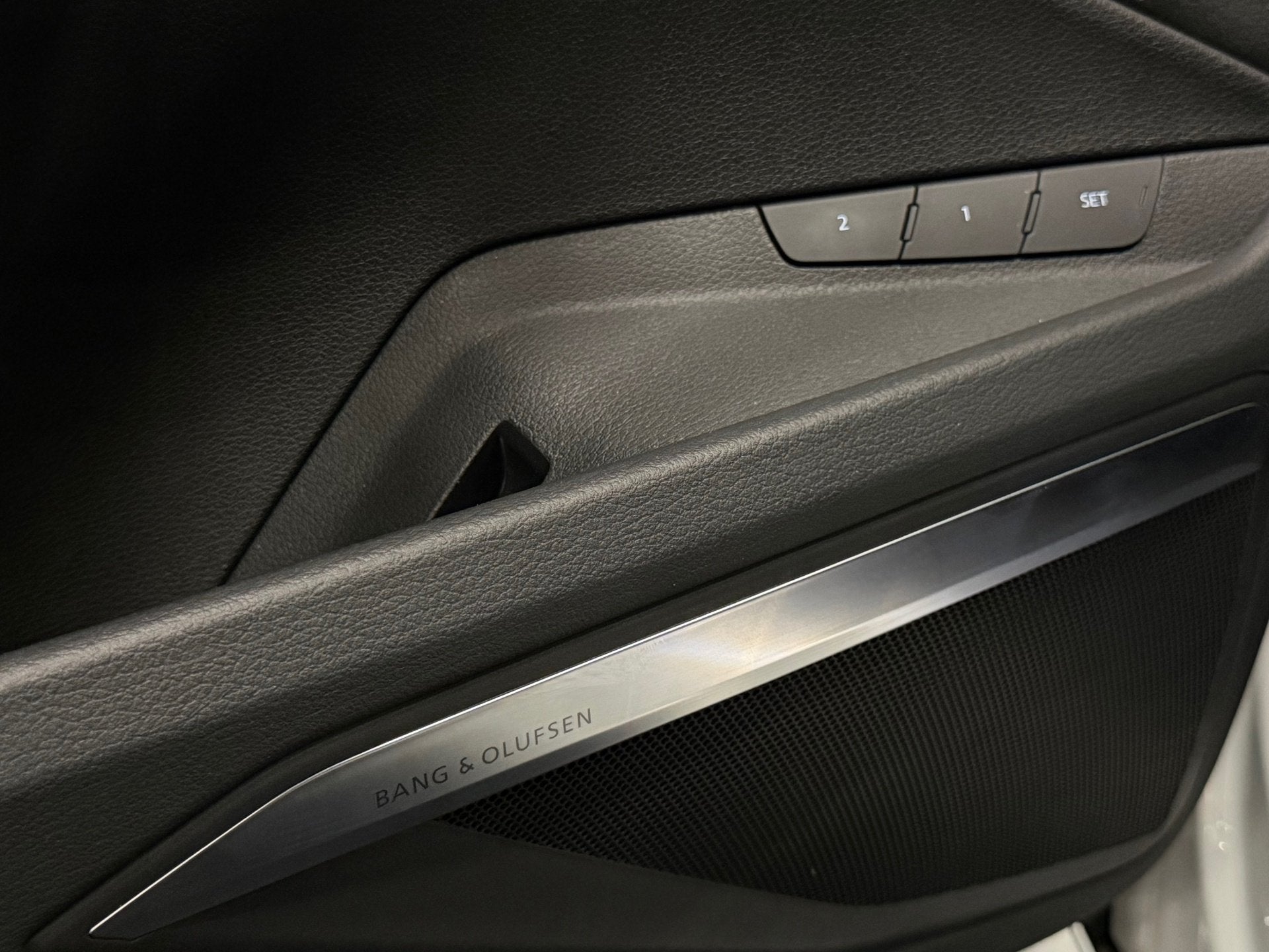 Audi E-tron S quattro 95 kWh B&O Memory Sfeer Luchtvering, Auto's, Automaat, Dealer onderhouden, Zwart, 95 kWh