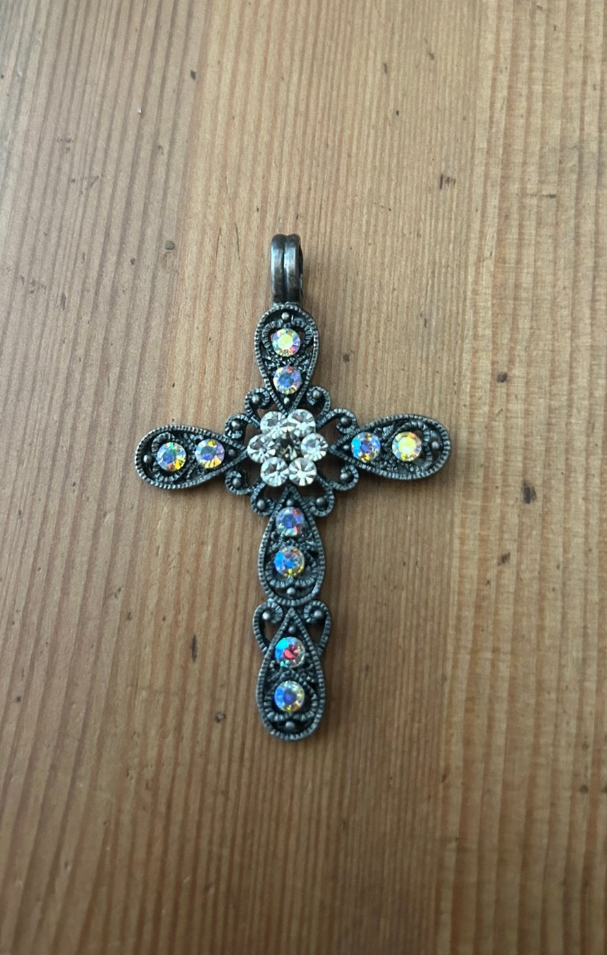 Vintage kruisje hangertje filigraan  met AB kristallen bezet, Sieraden, Tassen en Uiterlijk, Kettinghangers, Overige materialen