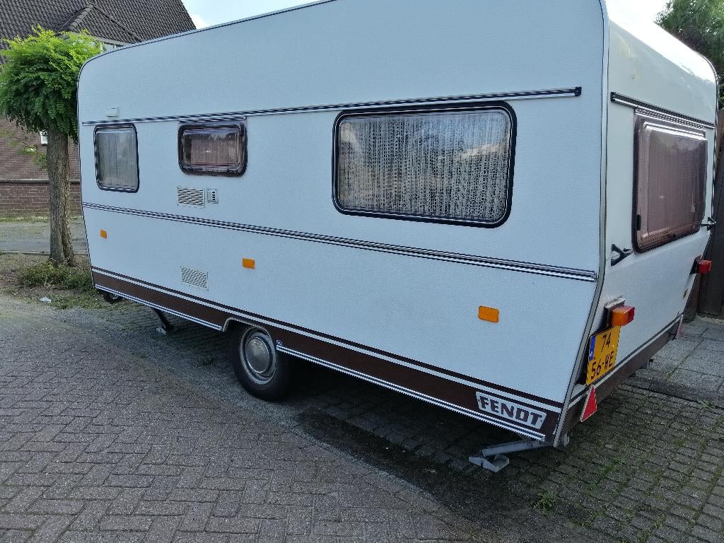 Te koop Caravan  Fendt Joker 4,50 mT, Rondzit, Particulier, Kachel, Tot en met 4