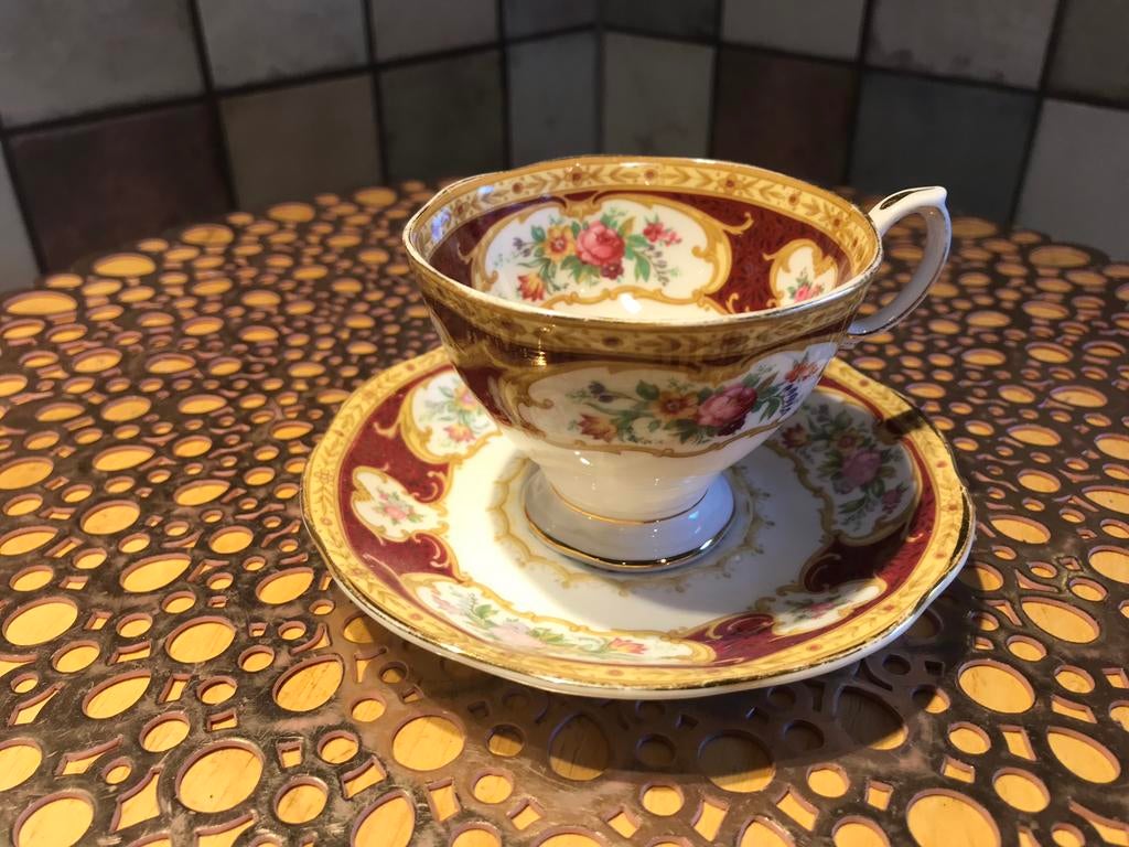 Royal Albert,Lady Hamilton,Bone China,kop en schotel, Ophalen of Verzenden