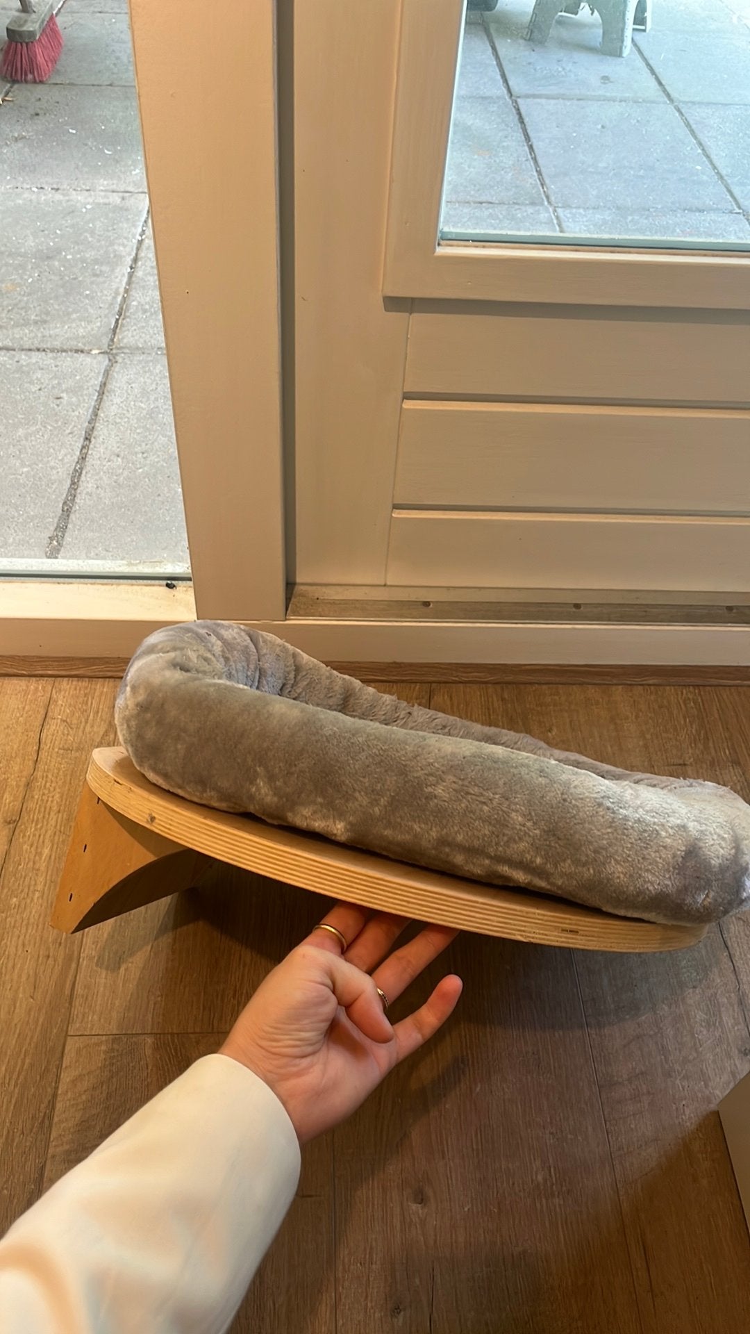 Katten ronde muurplank, Ophalen, Zo goed als nieuw