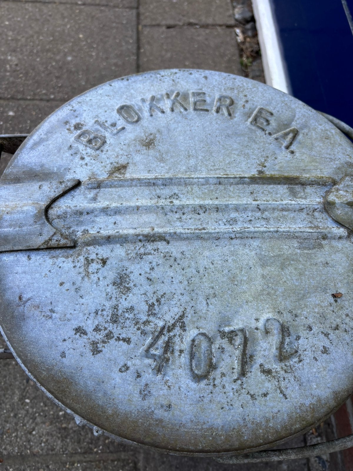 oude zinken vuilnisbak uit Blokker, Antiek en Kunst, Ophalen