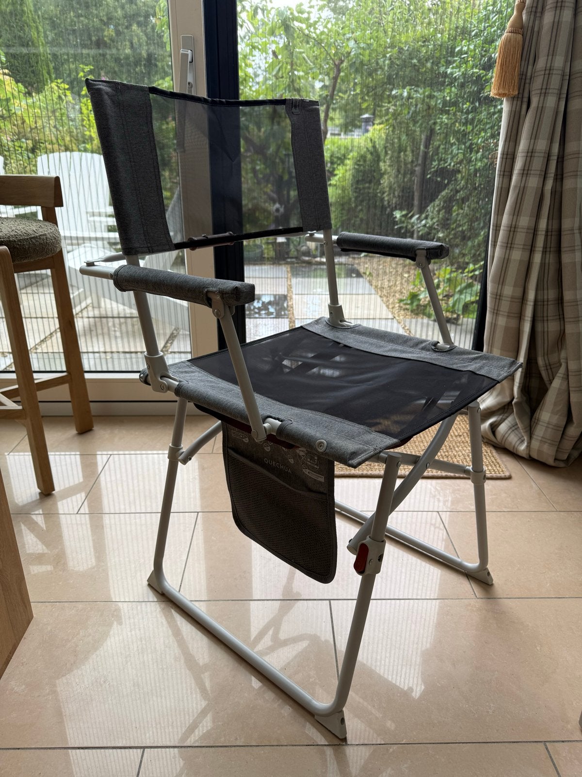 Twee Quechua Comfort campingstoelen met armleuningen, Ophalen, Zo goed als nieuw, Campingstoel