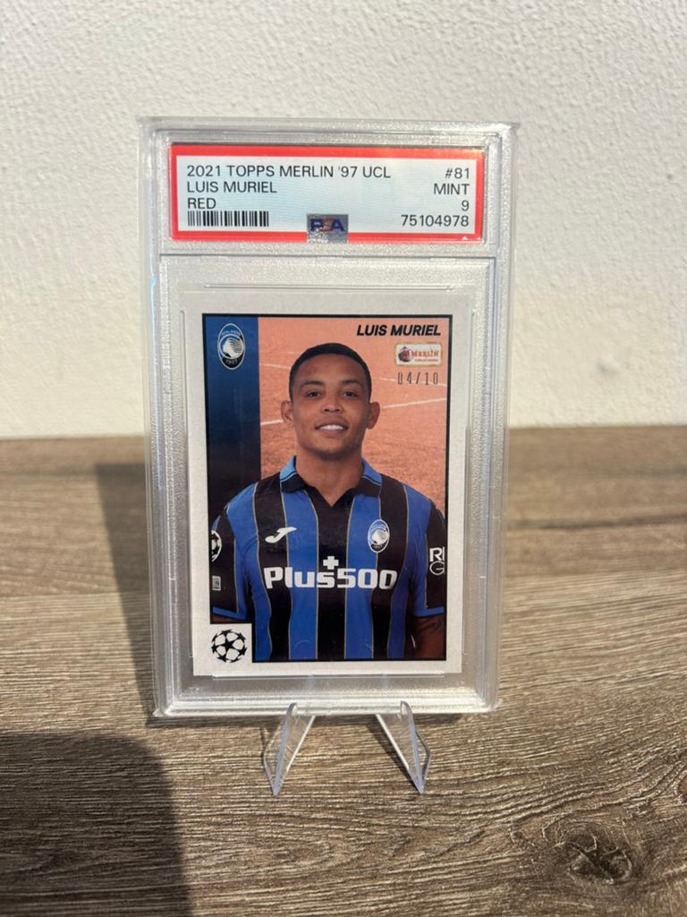Luis Muriel 2021 Topps Merlin 97’ UCL Red #81 PSA 9 Mint /10, Ophalen of Verzenden, Zo goed als nieuw, Plaatje
