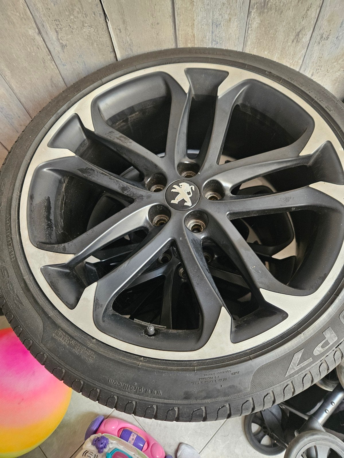 4 zo goed als nieuwe 4 seizoenen banden + velgen voor Peuge, Gebruikt, Banden en Velgen, 235 mm, Personenwagen