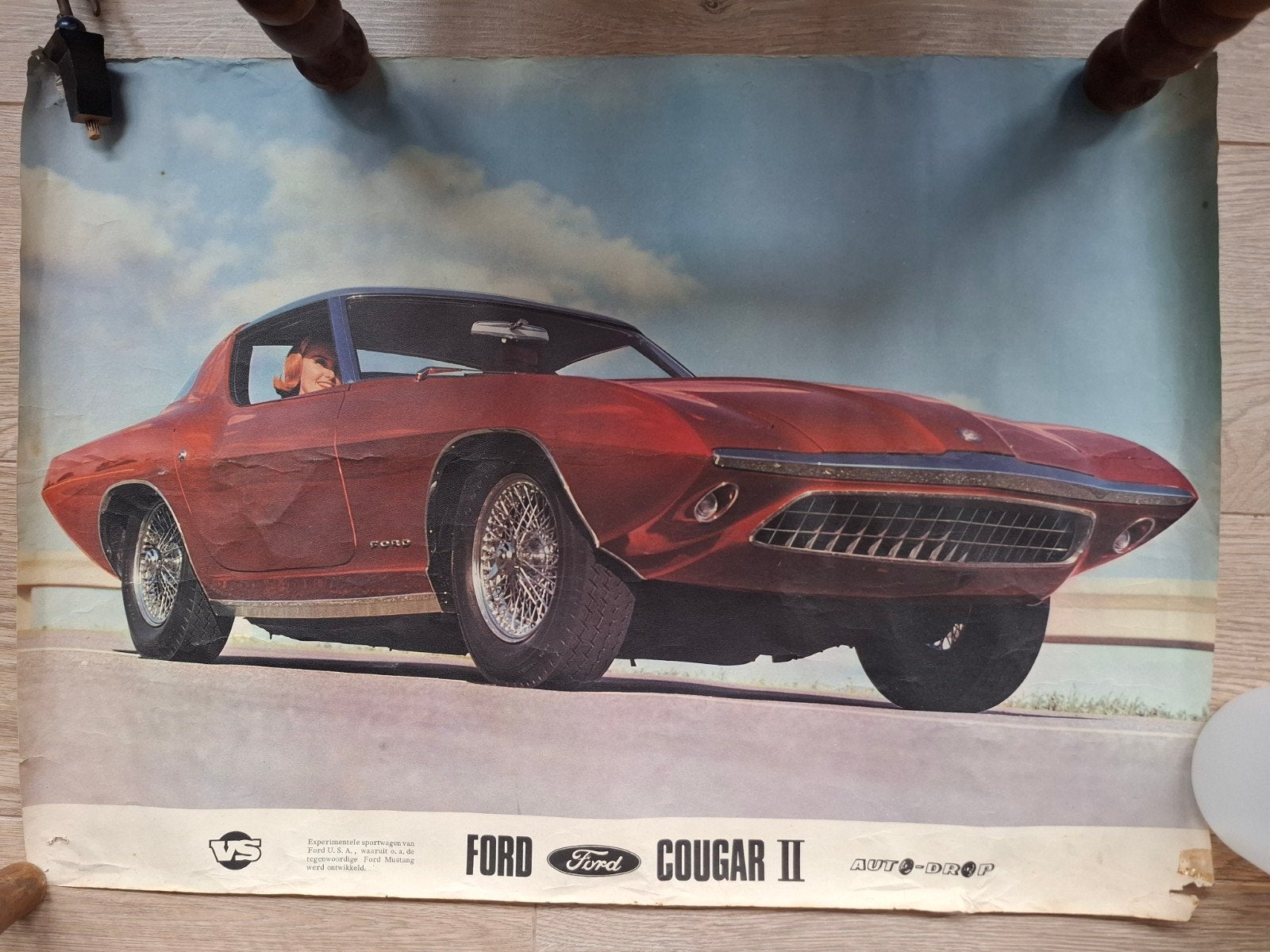 Ford Cougar II, Heel oud papieren postertje. € 5,--, Ophalen of Verzenden, Gelezen, Ford