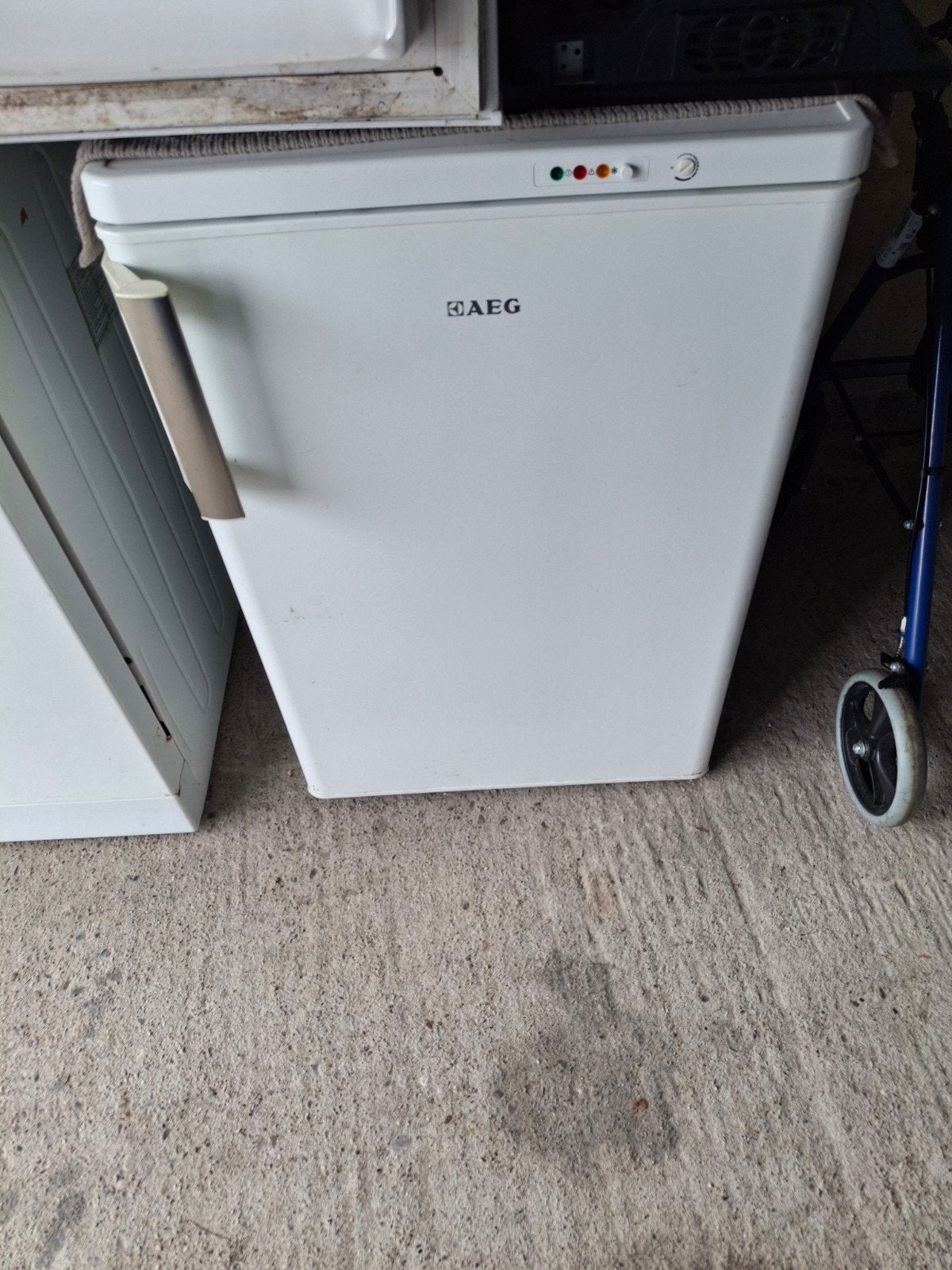 AEG Vrieskast - Compact en Efficiënt, Gebruikt, Minder dan 60 cm, Ophalen of Verzenden, Vrijstaand