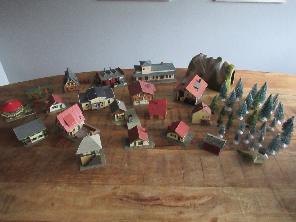 17 Verschillende vintage Pola trein huisjes boompjes tunnel, Hobby en Vrije tijd, Modeltreinen | H0, Overige merken, Gebruikt