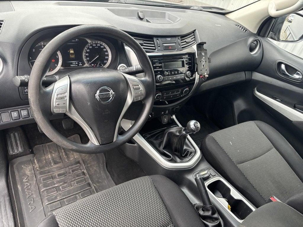 Nissan Navara 2.3 dCi Acenta DoubleCab Veth*5PERS*A/C*CRUISE, Stof, Gebruikt, 4 cilinders, Bruin
