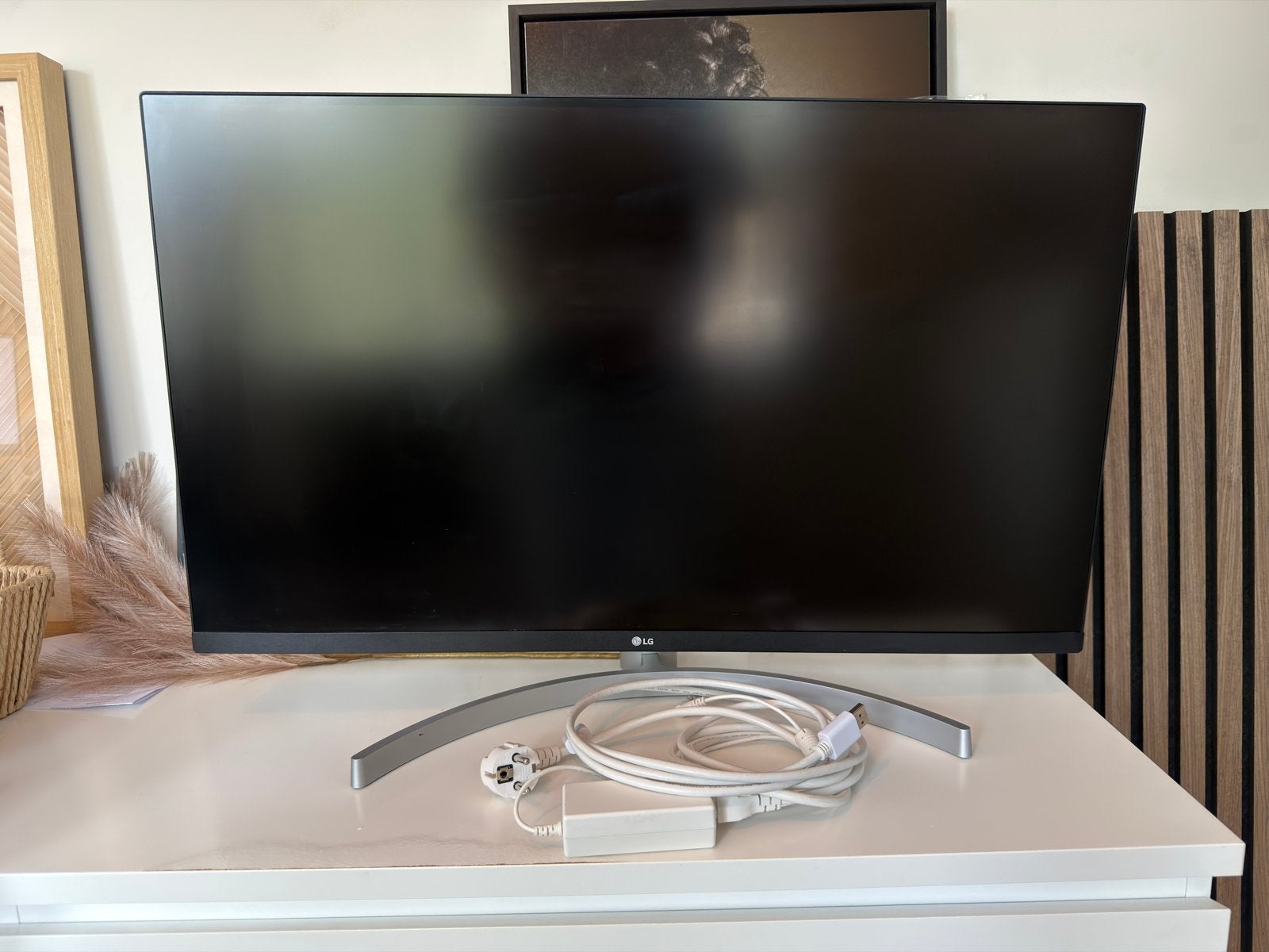 LG 32 inch 4K Monitor met DisplayPort en voedingskabel