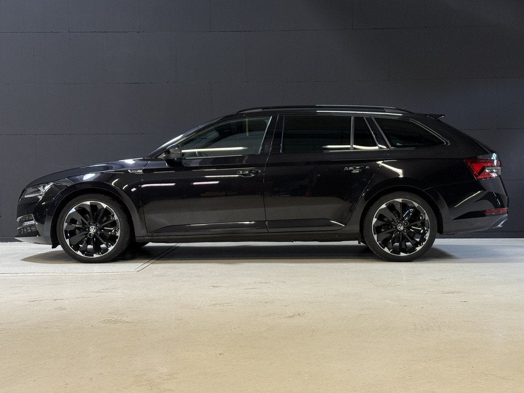 Skoda Superb Combi 1.4 TSI iV Sportline Business | 360 Camer, Auto's, Skoda, Gebruikt, 4 cilinders, Adaptive Cruise Control, Zwart