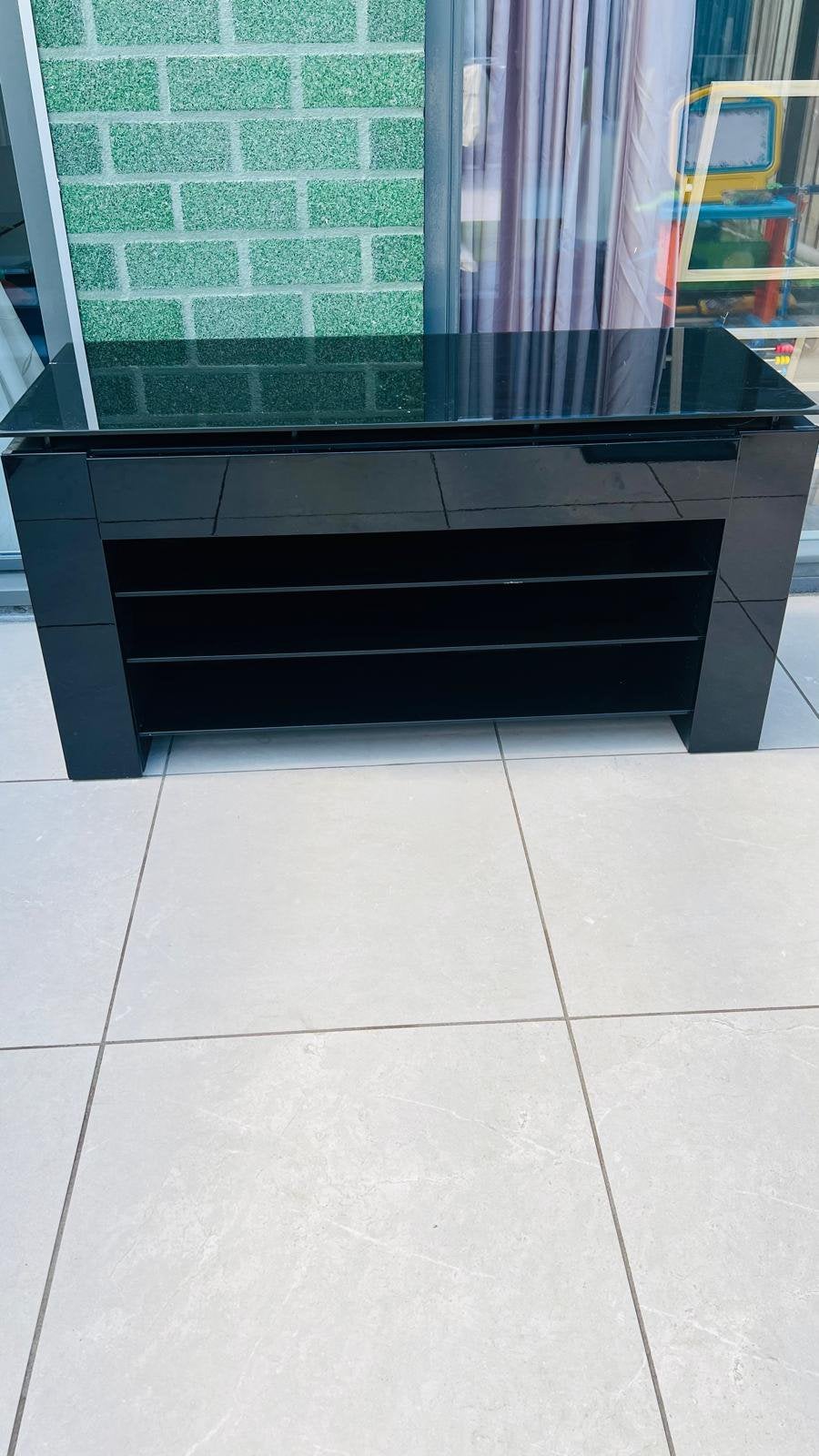 Tv-meubel van zwart glas op wieltjes, Ophalen, 50 tot 100 cm, Minder dan 100 cm, 25 tot 50 cm