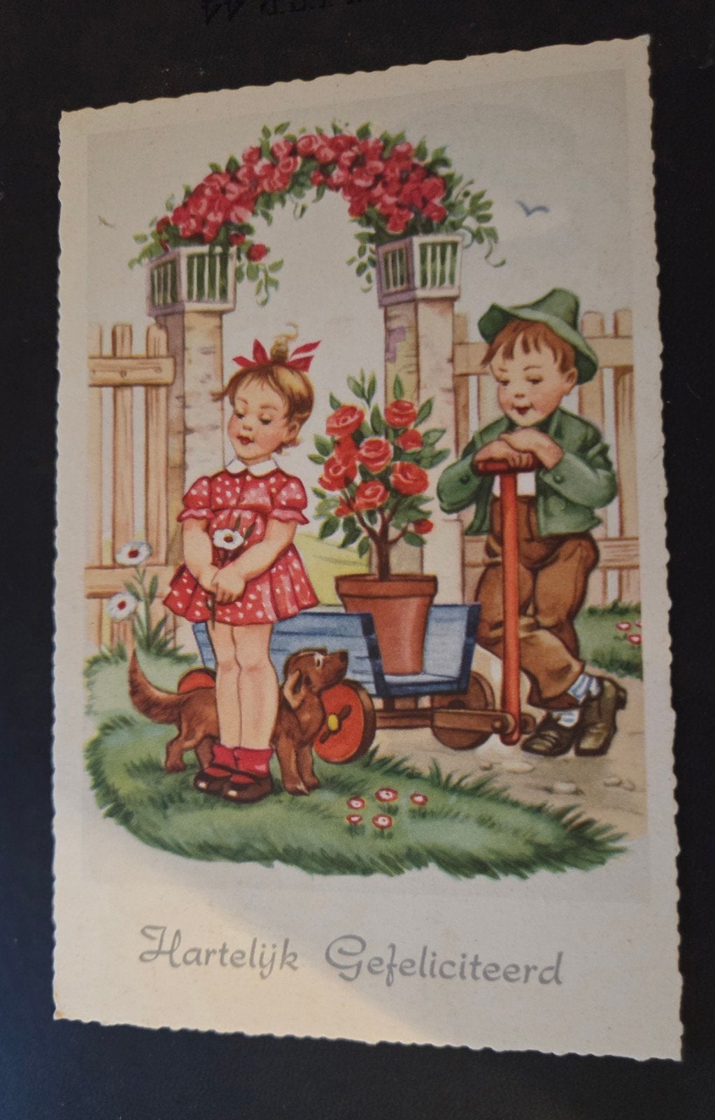 Hartelijk Gefeliciteerd - Jongen en meisje met kar bloemen, Verzenden, 1940 tot 1960, Gelopen, Kinderen