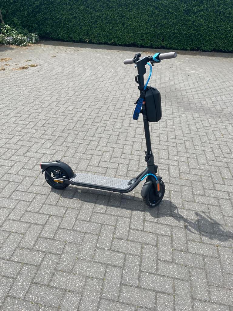Ninebot F25E Elektrische Step - zo goed als nieuw, Ophalen, Zo goed als nieuw, Elektrische step (E-scooter)