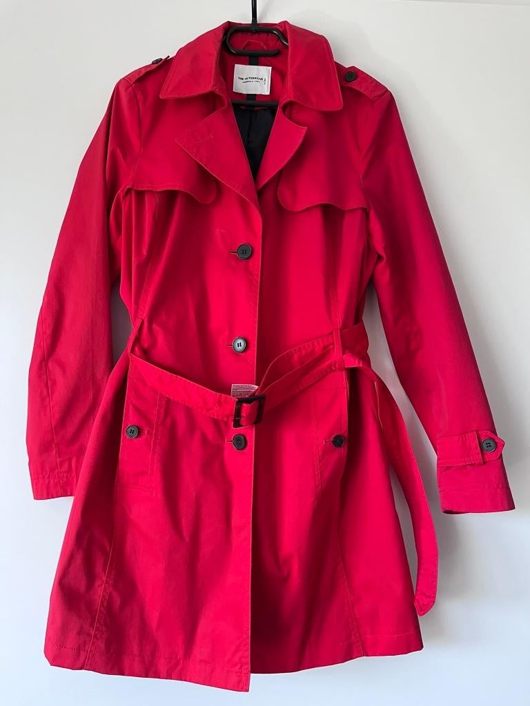 Prachtige rode trenchcoat - The Outerwear by C&A, maat 42, Maat 42/44 (L), Outerwear by C&A, Ophalen of Verzenden, Zo goed als nieuw