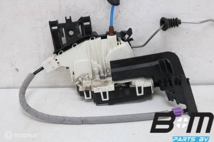 Deurslot linksvoor Mercedes A-Klasse W176 A1667200135, Gebruikt