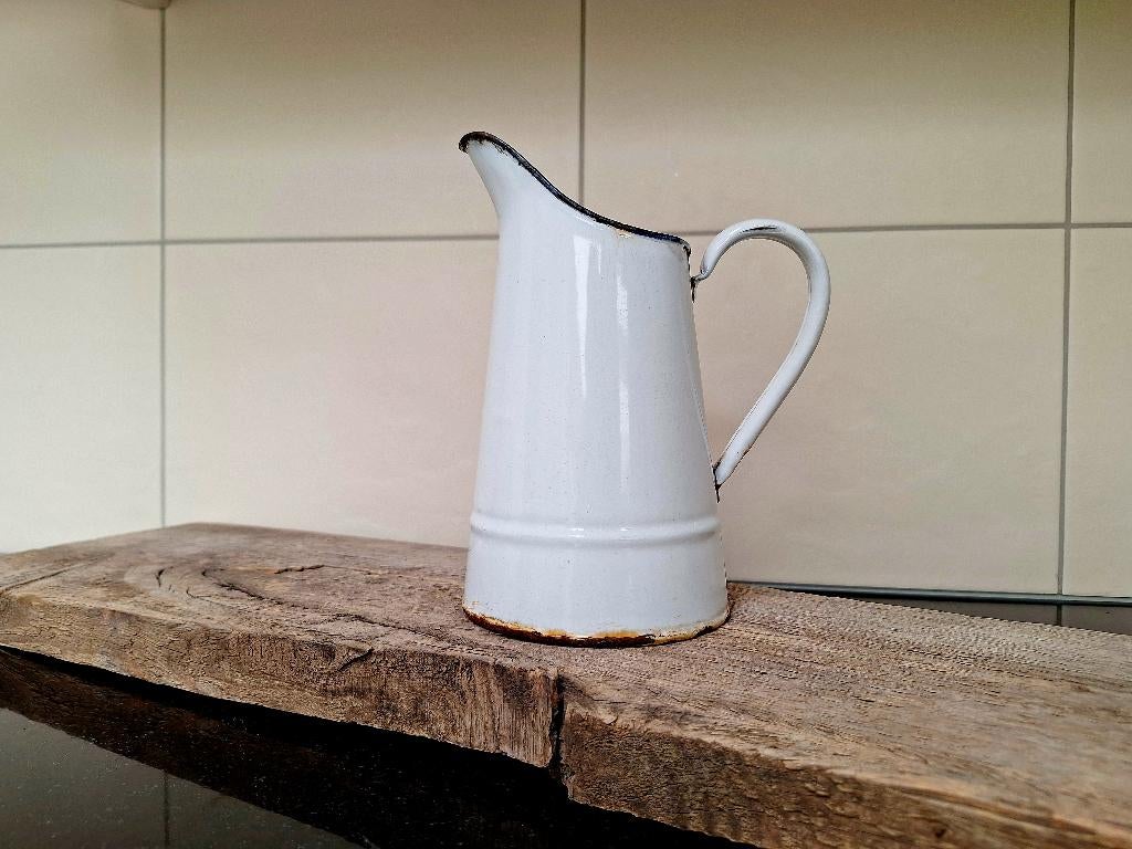 Emaille waterkan, wit met blauw randje, Ophalen