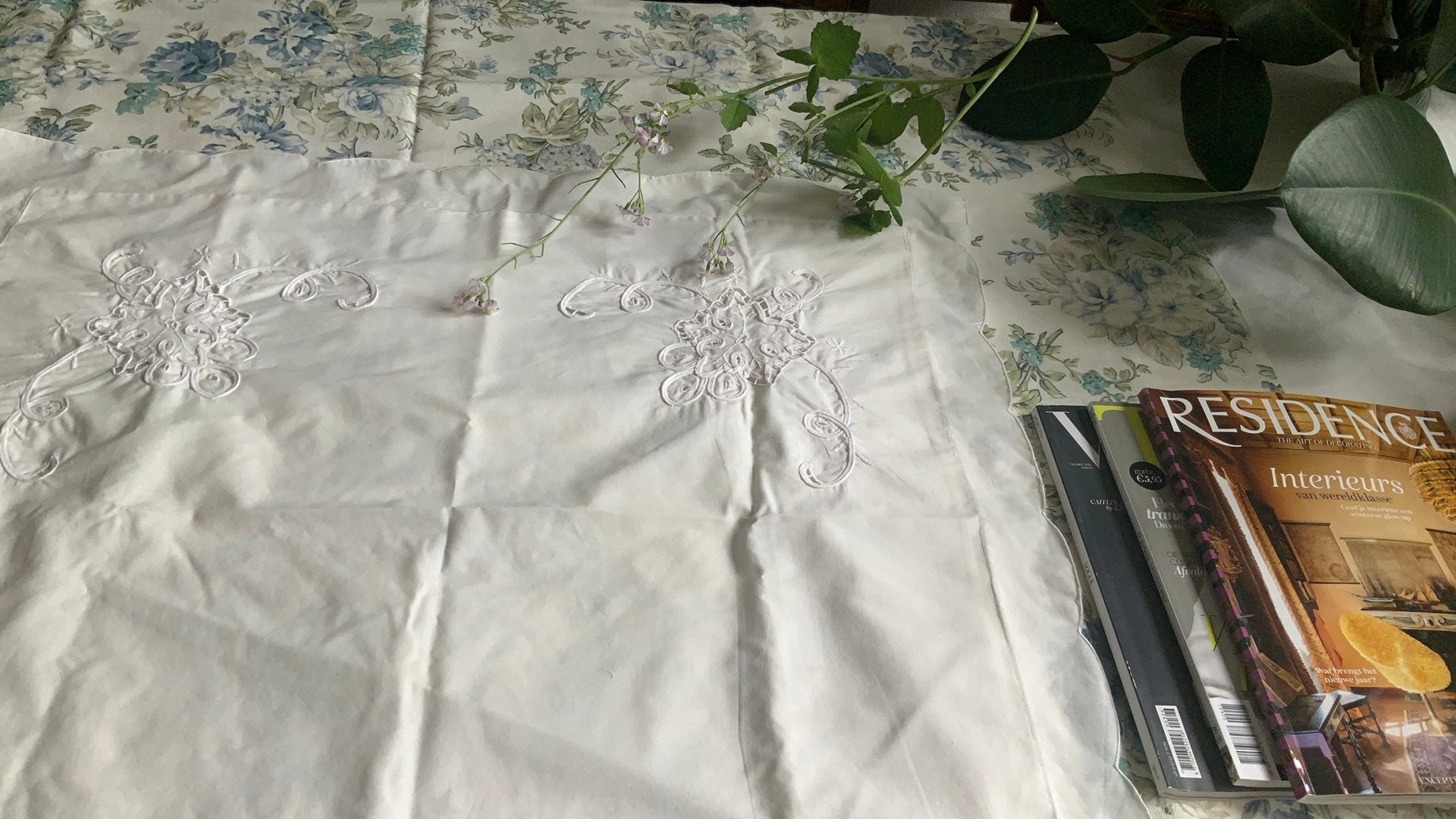 Brocante witte kussensloop opengewerkt/schulprand/69x61cm., Gebruikt, Katoen, Ophalen of Verzenden, Instopstrook
