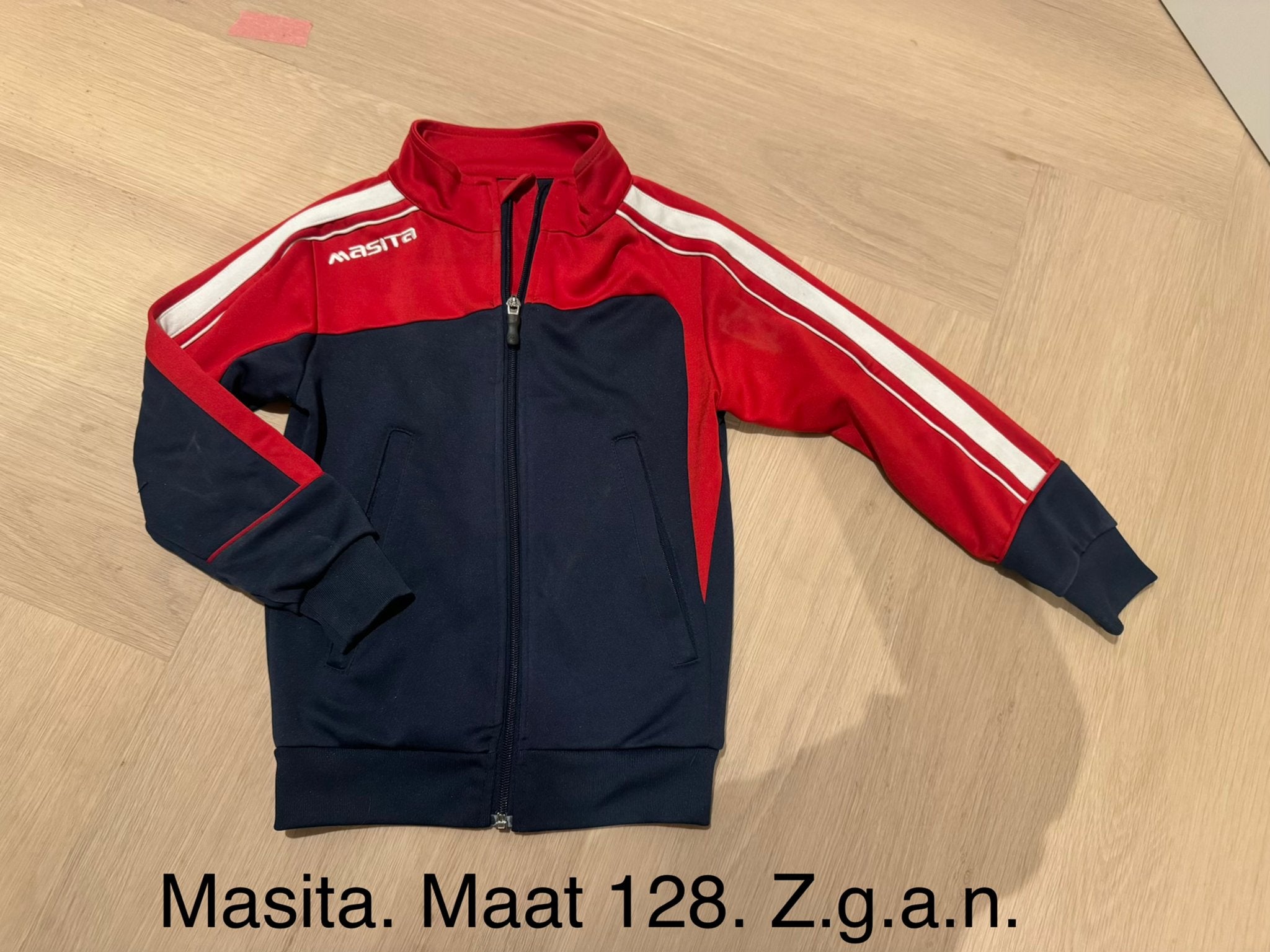 Masita Trainingsjack Maat 128 Z.g.a.n., Ophalen of Verzenden, Zo goed als nieuw, Jongen of Meisje, Sport- of Zwemkleding