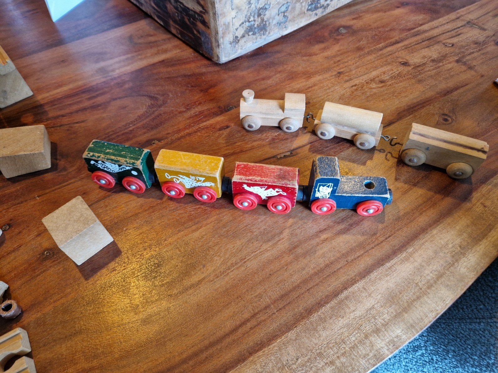 Houten treinbaan met treinen en auto's, Ophalen of Verzenden, Gebruikt