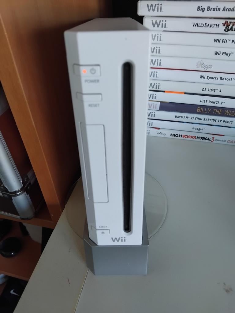 Wii compleet + 16 spellen en toebehoren, Spelcomputers en Games, Spelcomputers | Nintendo Wii, Ophalen, Zo goed als nieuw, Met 2 controllers