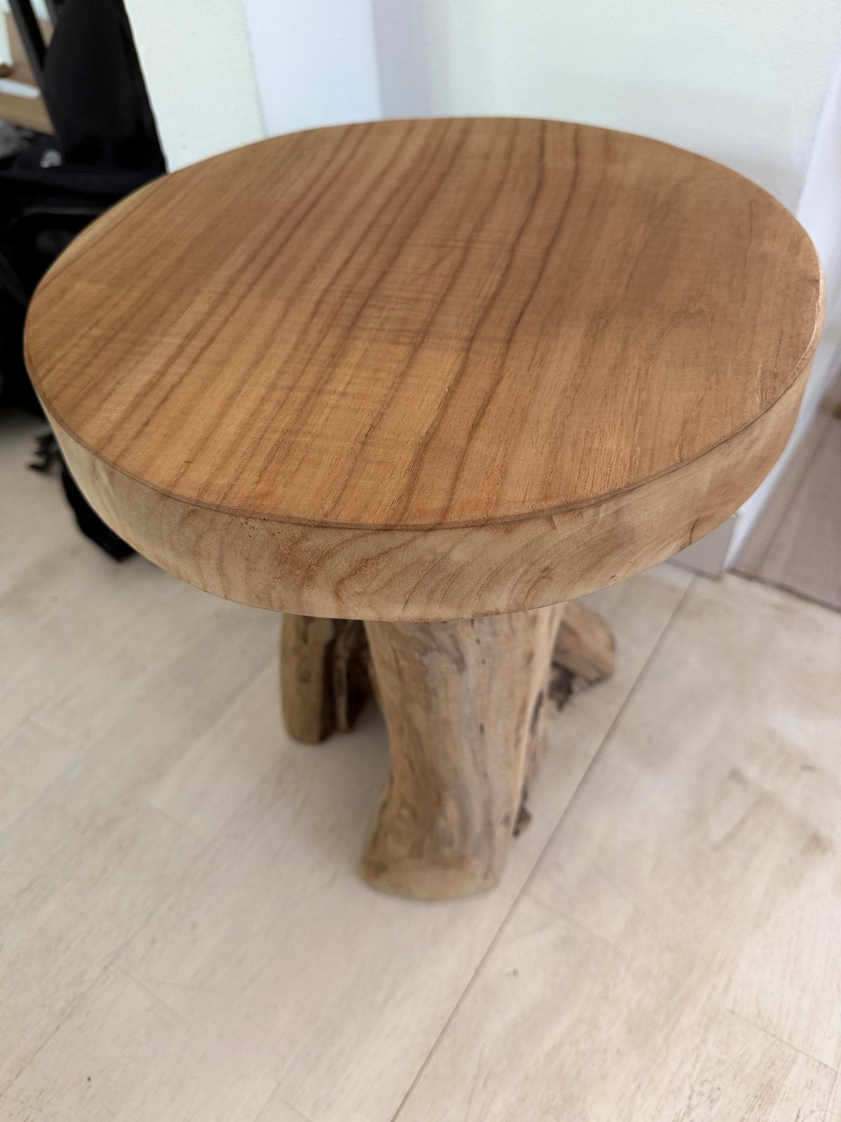 Unieke houten kruk/bijzettafel van boomstam, Ophalen of Verzenden, Zo goed als nieuw, Hout