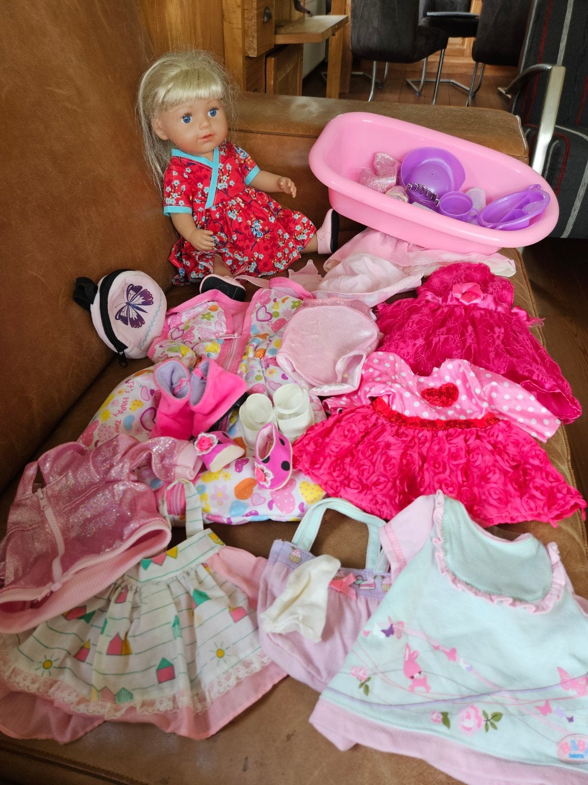 Baby Born zusje met accessoires en kleding, Ophalen of Verzenden, Gebruikt, Babypop