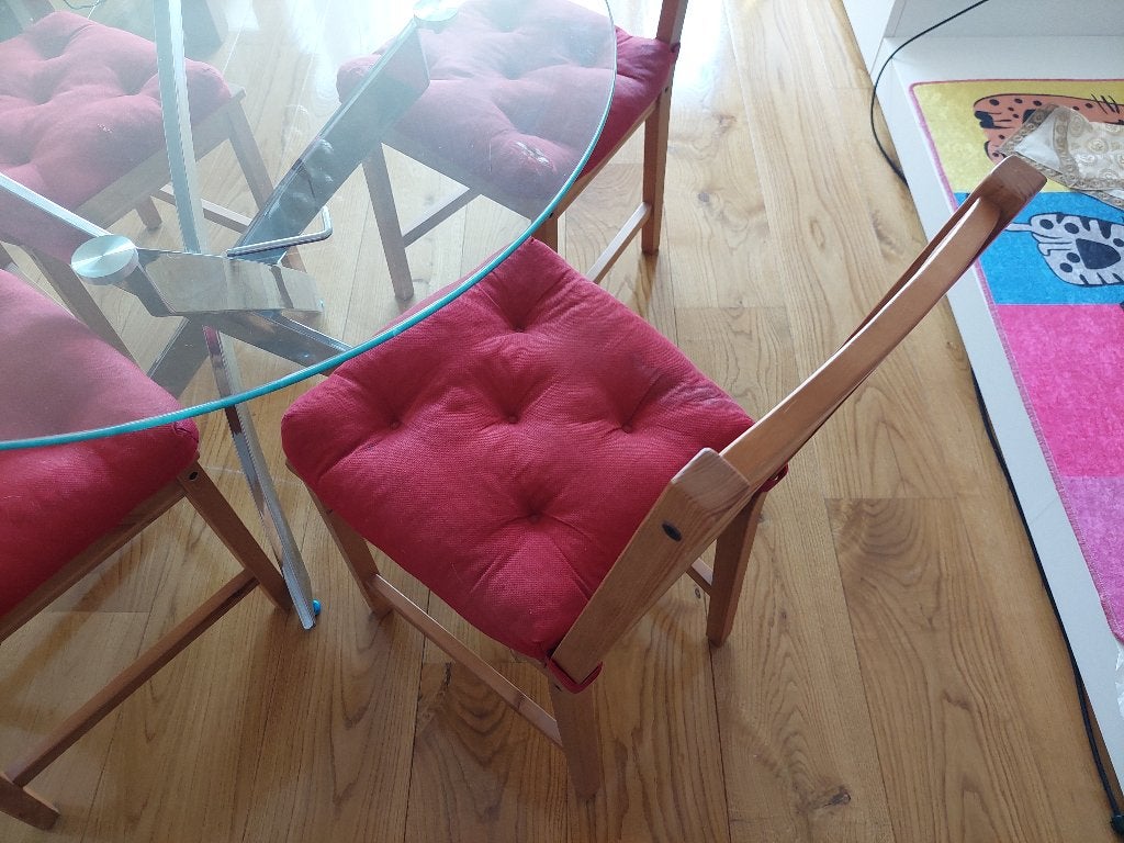 Glazen tafel met vier houten stoelen, Huis en Inrichting, Tafels | Salontafels, Ophalen, Gebruikt, 100 tot 150 cm, Rond