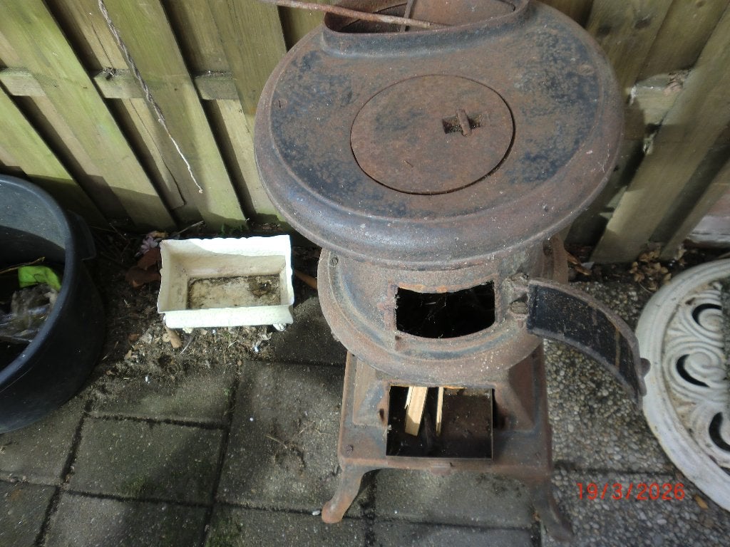 oude houtkachel  met ovale uitlaat, Ophalen, Gebruikt, Houtkachel, Vrijstaand