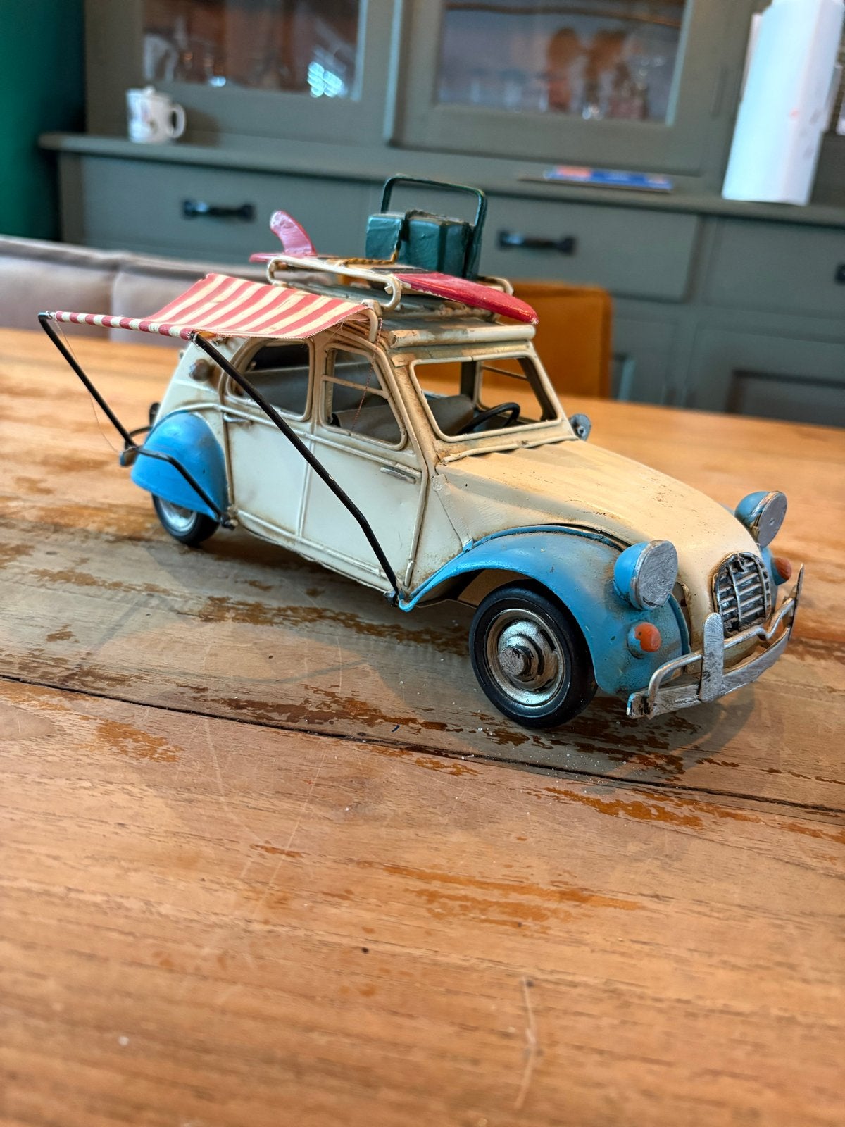 Decoratieve 2CV modelauto met surfplank en luifel, Overige merken, Gebruikt, Auto, 1:32 tot 1:50