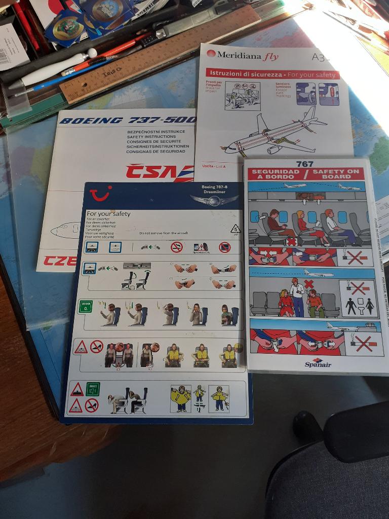 4 Safetycards  TUI B-787-8 (beetje vies koffie vlekken,, Verzenden, Zo goed als nieuw, Kaart, Foto of Prent