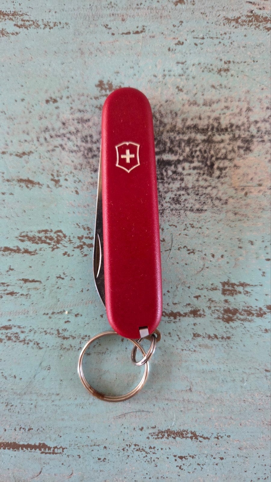 Victorinox zakmes rood met sleutelhanger, Hobby en Vrije tijd, Overige Hobby en Vrije tijd, Ophalen of Verzenden, Zo goed als nieuw