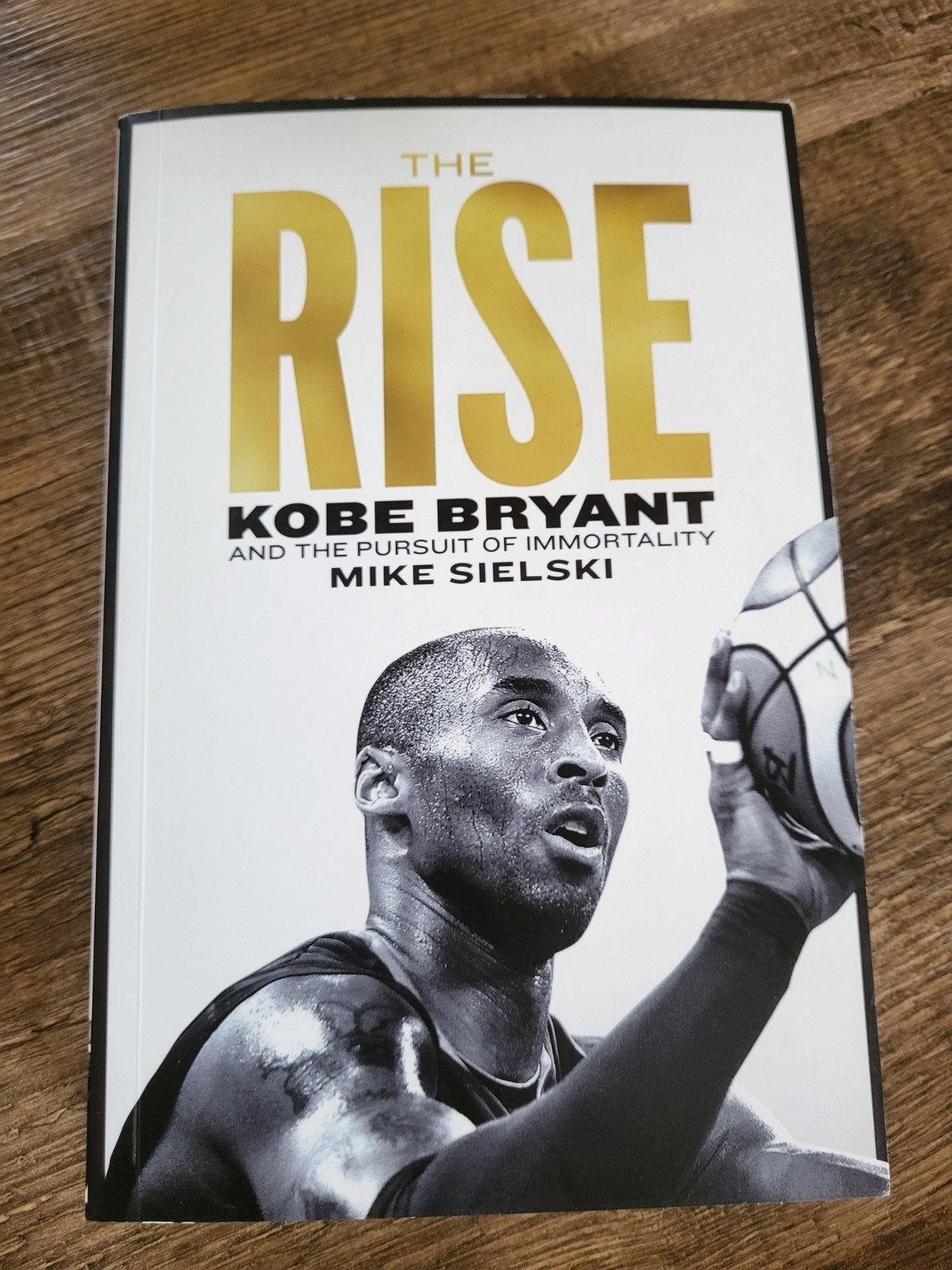 The Rise: Kobe Bryant - Boek over zijn vroege leven, Ophalen of Verzenden, Zo goed als nieuw, Mike Sielski, Balsport